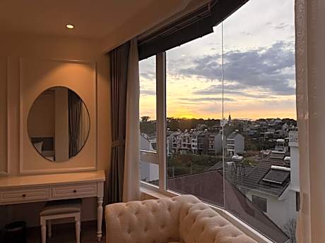 Suite with City View