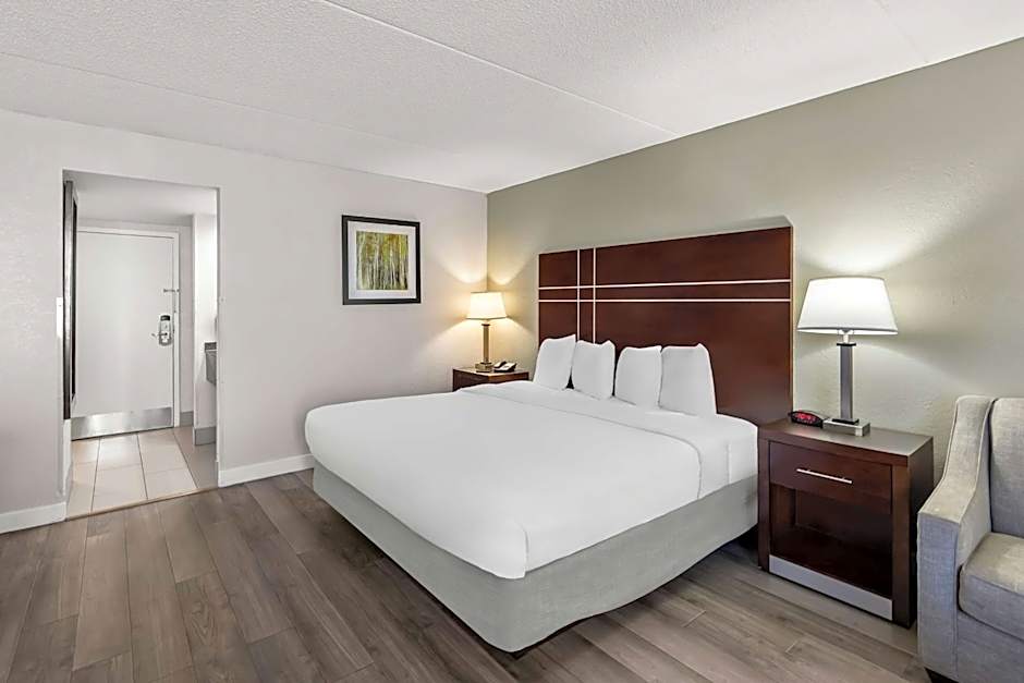 Best Western Luxbury Inn-Fort Wayne
