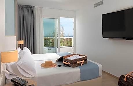 Suite with Garden View