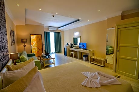 Double Room with Balcony, Lateral Sea View and Beach Access