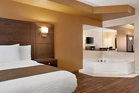 Deluxe King Suite - Non-Smoking