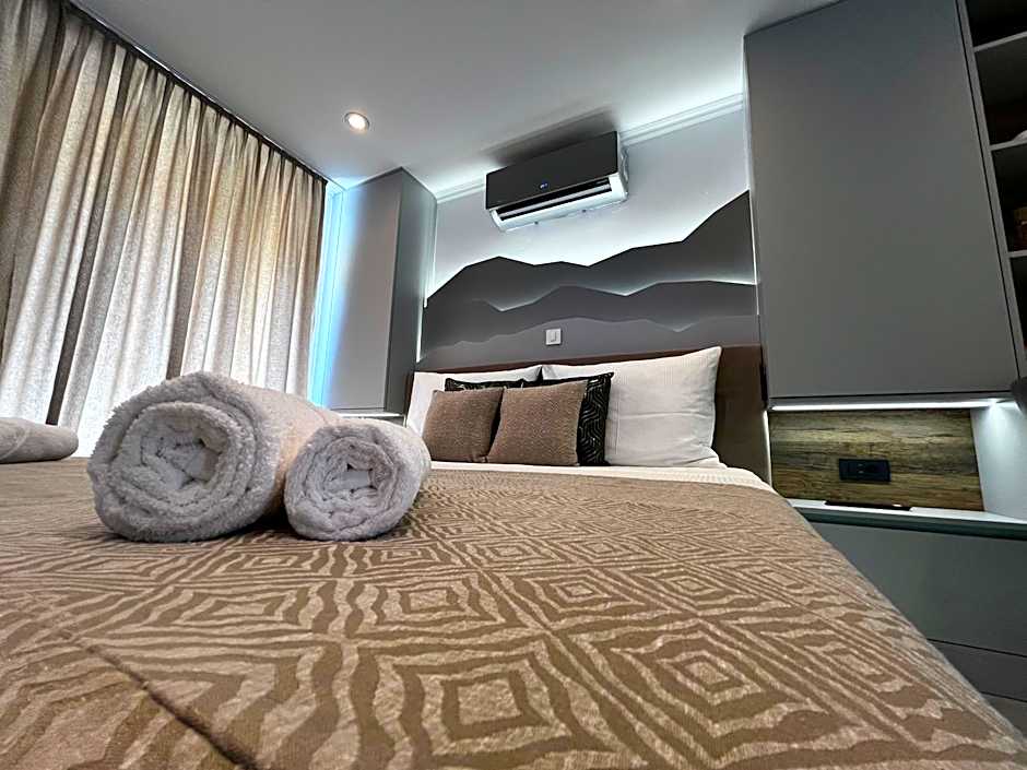 La Luna Petite Suite Deluxe Apartment with Pool & Jacuzzi, Bikes and Secured Parking