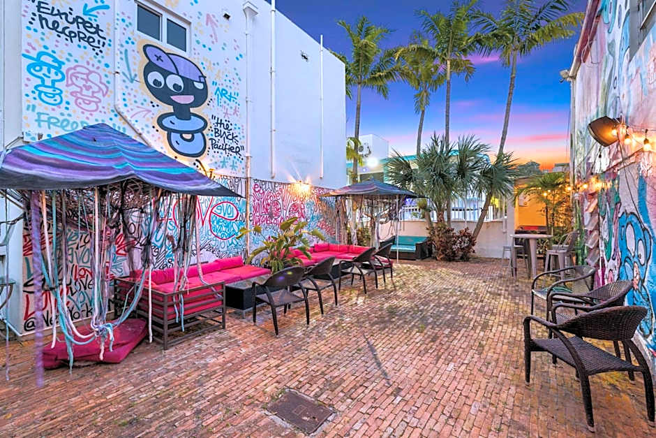 The New Yorker Miami Hotel