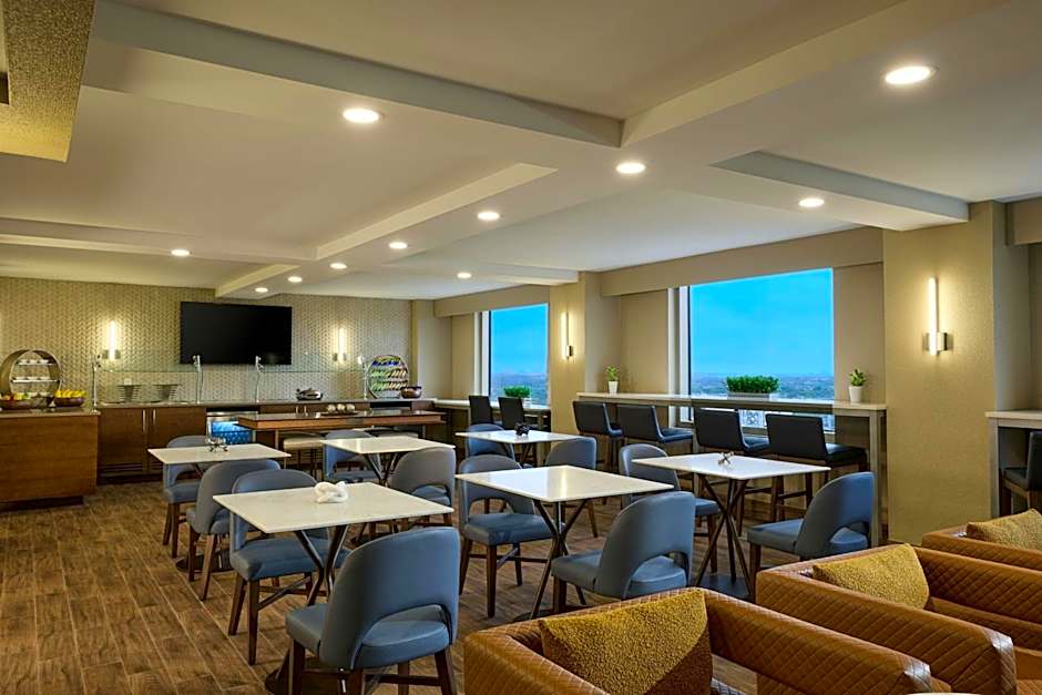 Renaissance by Marriott Dallas Addison Hotel