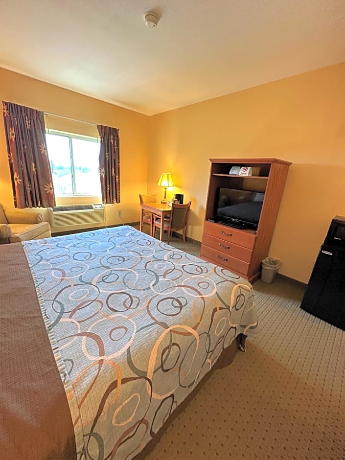 Super 8 by Wyndham Topeka at Forbes Landing