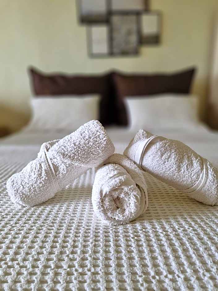 On the wave studios Spitakia sto kyma