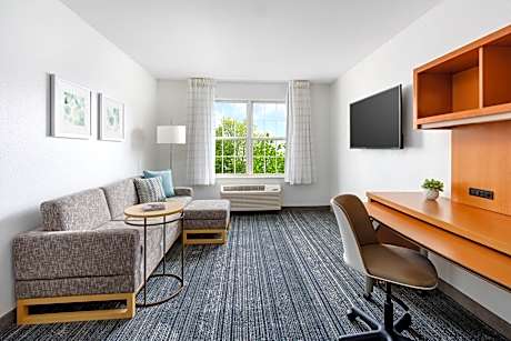 Studio, 1 Queen Bed with Sofa bed (1 Queen Bed and 1 Double Sofa Bed)