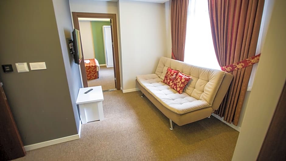 Royal Life Exclusive