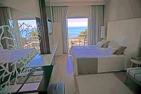 Double or Twin Room with Sea View