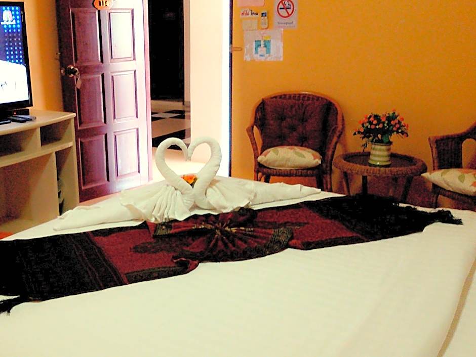 Ploy-Plu Residence
