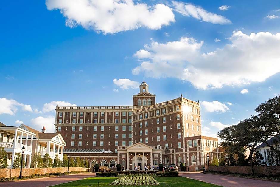 The Historic Cavalier Hotel and Beach Club, Autograph Collection 