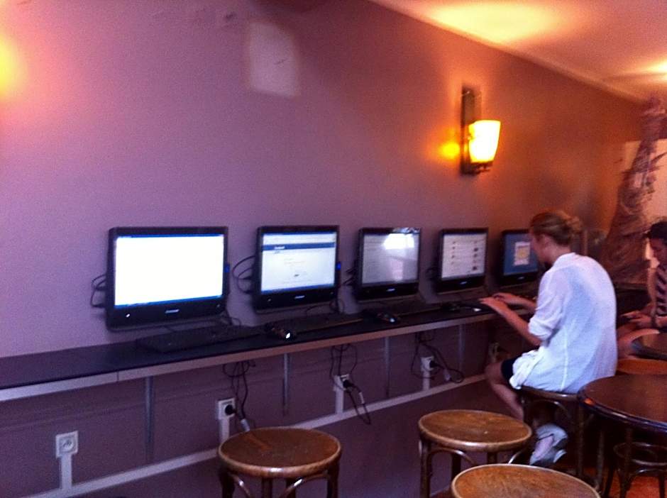 Aloha Hostel Eiffel Tower by Hiphophostels