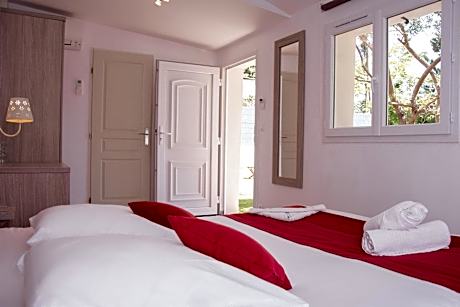 Superior Double Room with King Bed and Garden View
