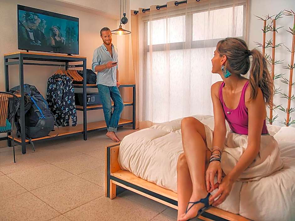 Nomads Hotel, Hostel & Rooftop Pool Cancun