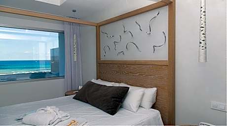 Junior Suite, Jetted Tub, Sea View (1 Queen Bed)