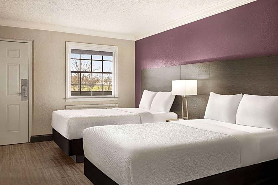 La Quinta Inn & Suites by Wyndham San Antonio Lackland