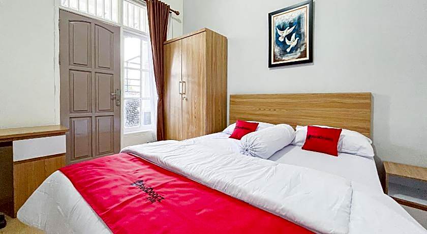 RedDoorz Syariah @ Jl. Candi Kalasan