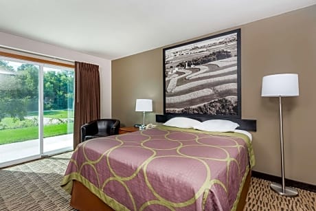 1 Queen Bed Suite Non-Smoking