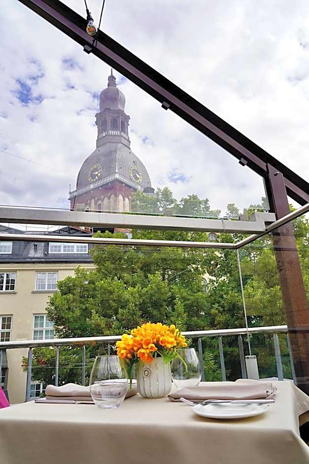 Dome Hotel