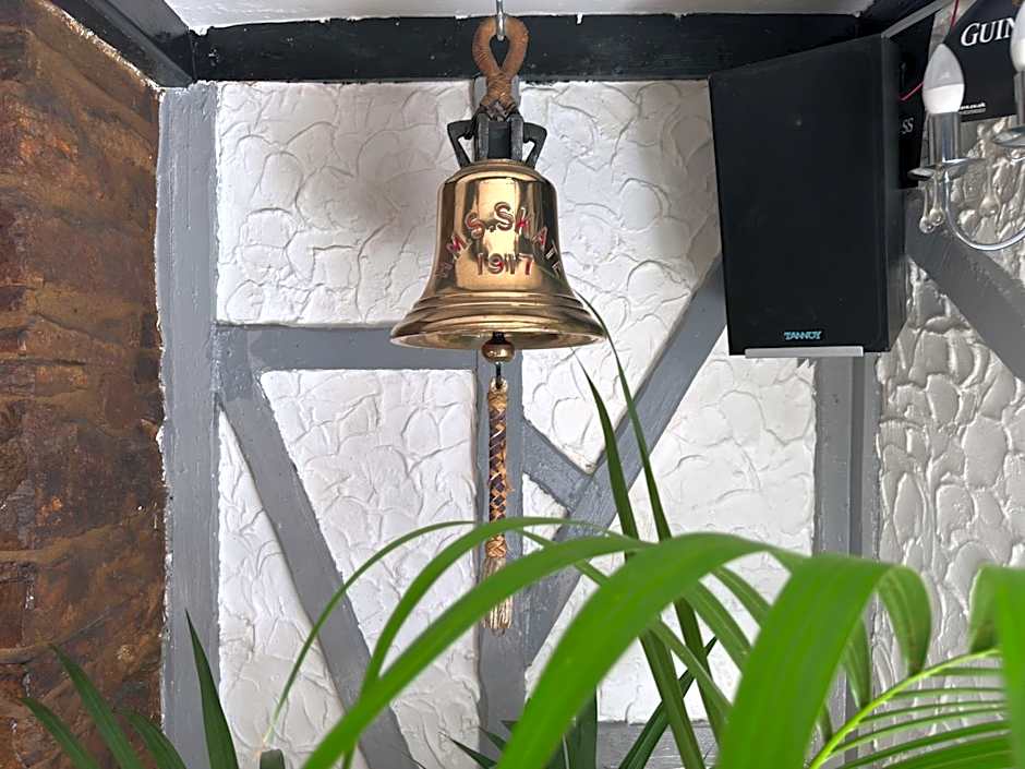 The Carpenters Arms Rooms in Broadway, Laugharne