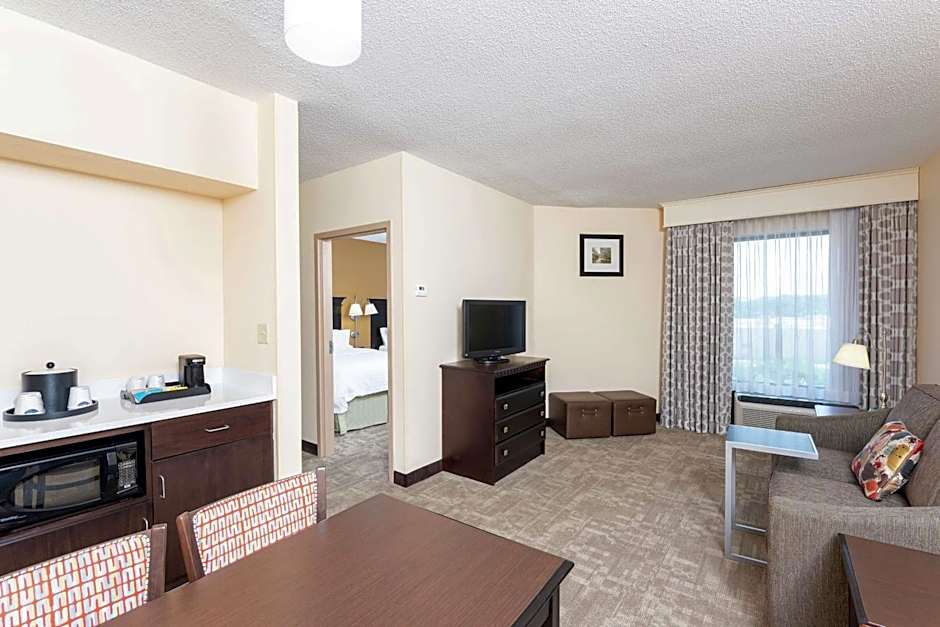 Hampton Inn By Hilton And Suites Cleveland-Airport/Middleburg Heights