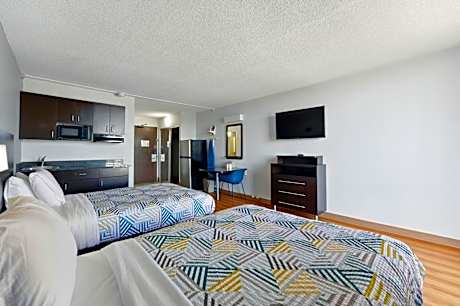 Queen Room with Two Queen Beds - Non-Smoking