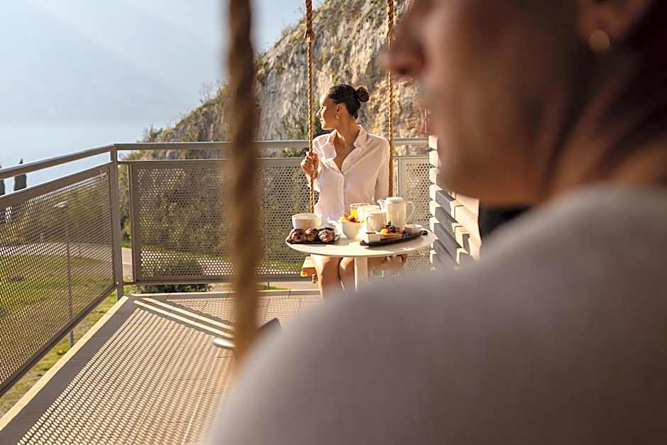 Hi Hotels Torbole - Heated Outdoor Pool & Spa