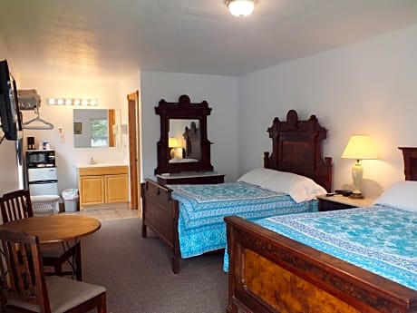 Double Room with Two Double Beds - Non-Smoking