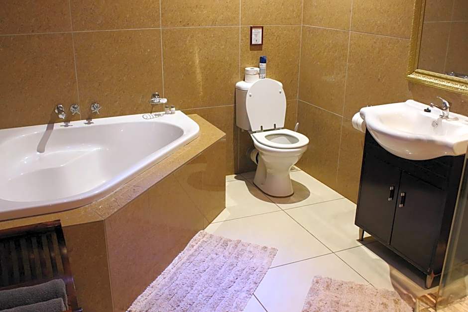 Tuskers Bush Lodge B&B