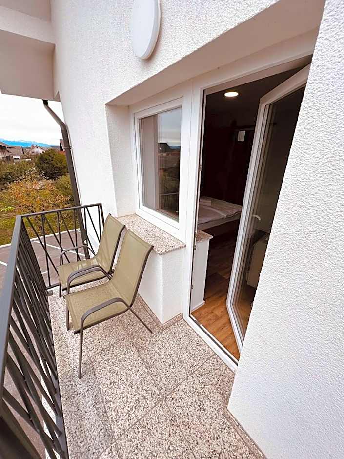 PJ Hotel Cerklje - 5min to Airport - Free Parking
