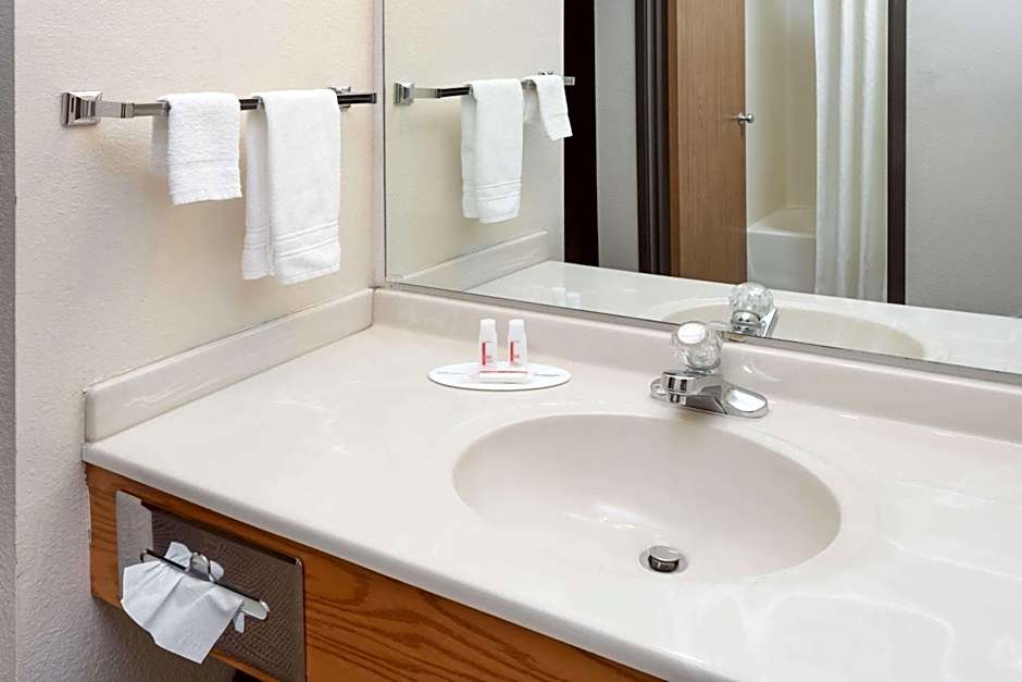 Super 8 by Wyndham Pekin/Peoria Area