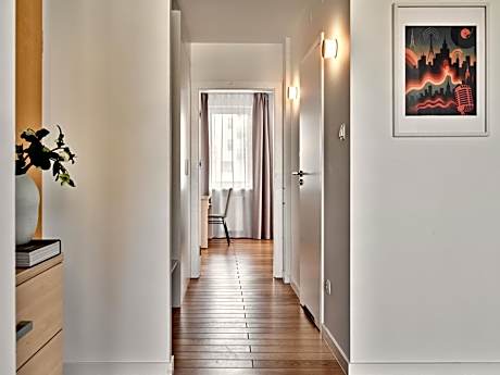 Deluxe One-Bedroom Apartment