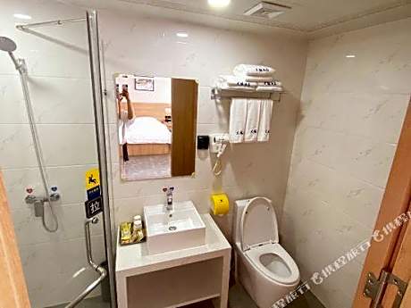 Hohhot Dafu Hotel (Train Station Xinhua Plaza Subway Station Branch)