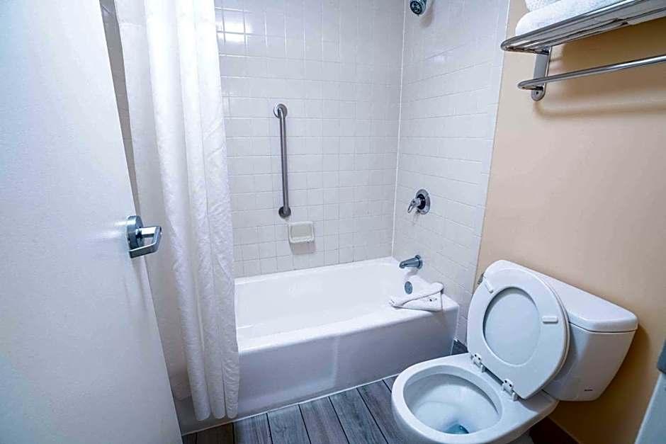 Quality Inn Palm Beach International Airport