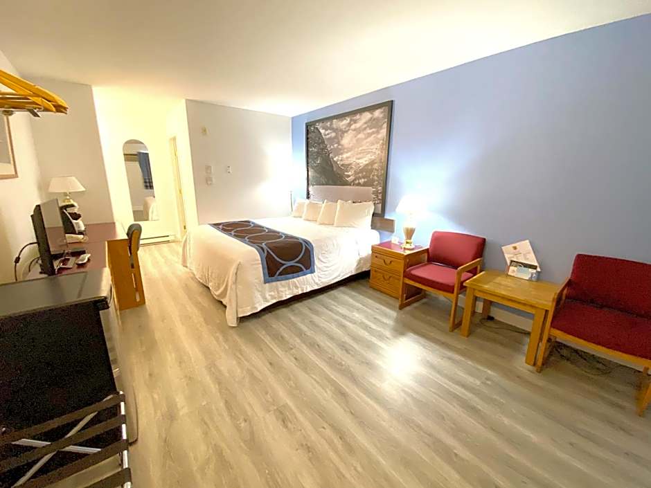 Super 8 by Wyndham Sicamous