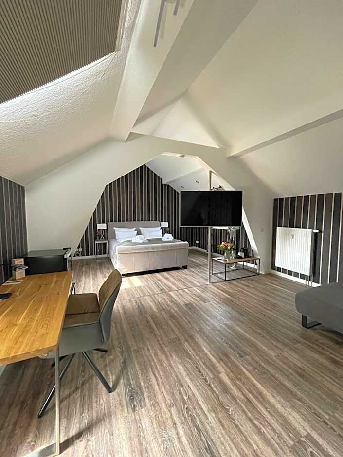 "Zur Altstadt - Am Fuße der Osterburg" Gaststätte, Pension, FEWO