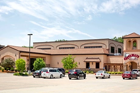 Ramada by Wyndham Des Moines Tropics Resort & Conference Ctr