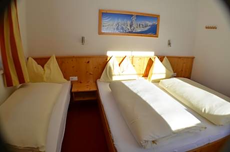 Doppelzimmer-Ensuite-mit Zustellbett