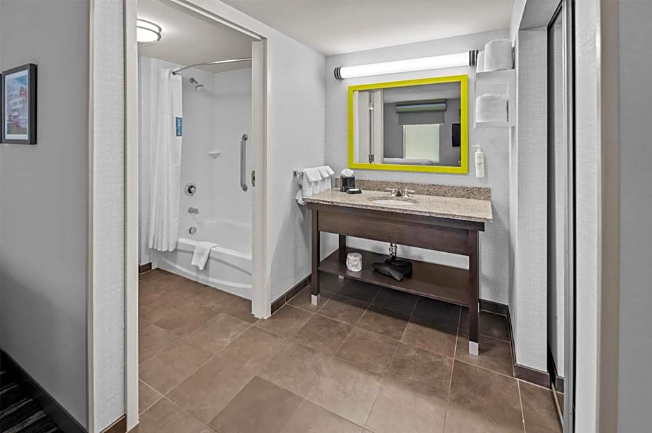 Hampton Inn By Hilton & Suites Camp Springs