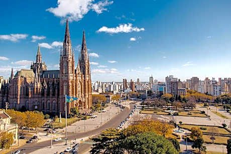 Dazzler by Wyndham La Plata