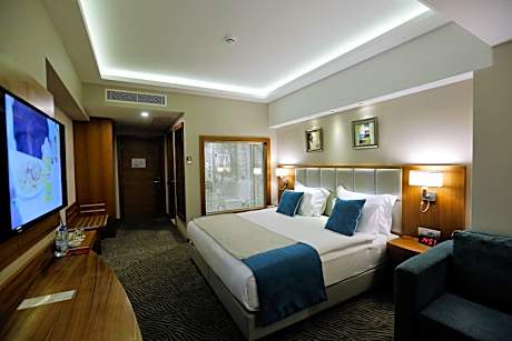Deluxe King Room - Non-Smoking