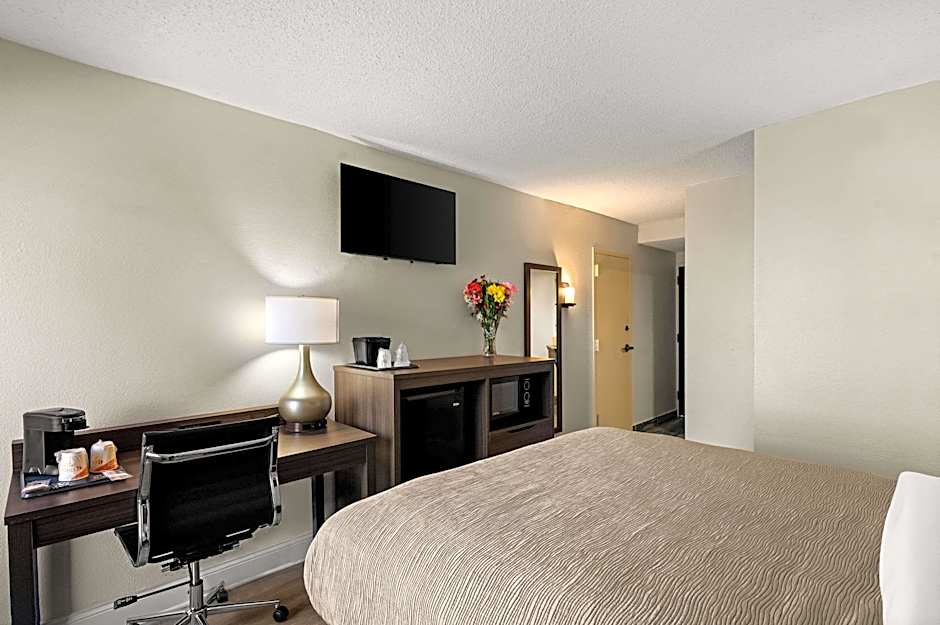 Photo 1 of 5 of 1 Double Bed, Accessible