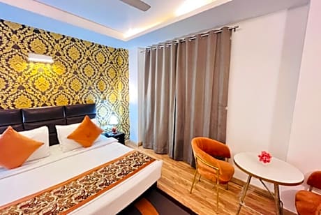 Qotel Hotel AT Residency Kaushambi