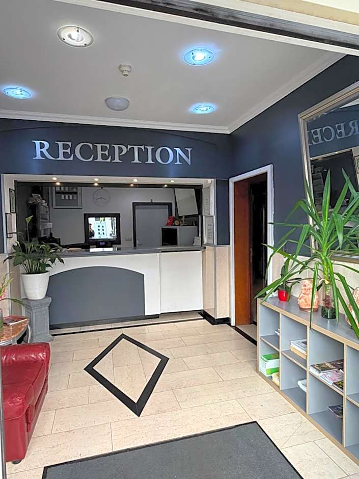 Yasha Hotel