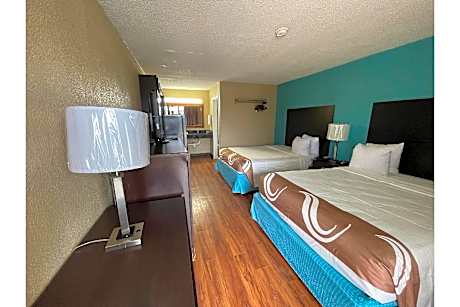 2 Queen Beds with Kitchenette Non-Smoking