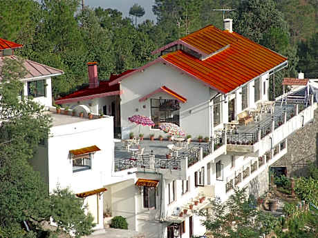 Woodsvilla Resort