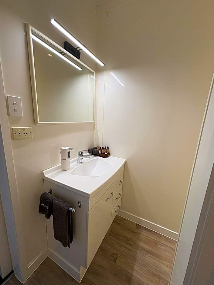 Baileys At The Beach Motel