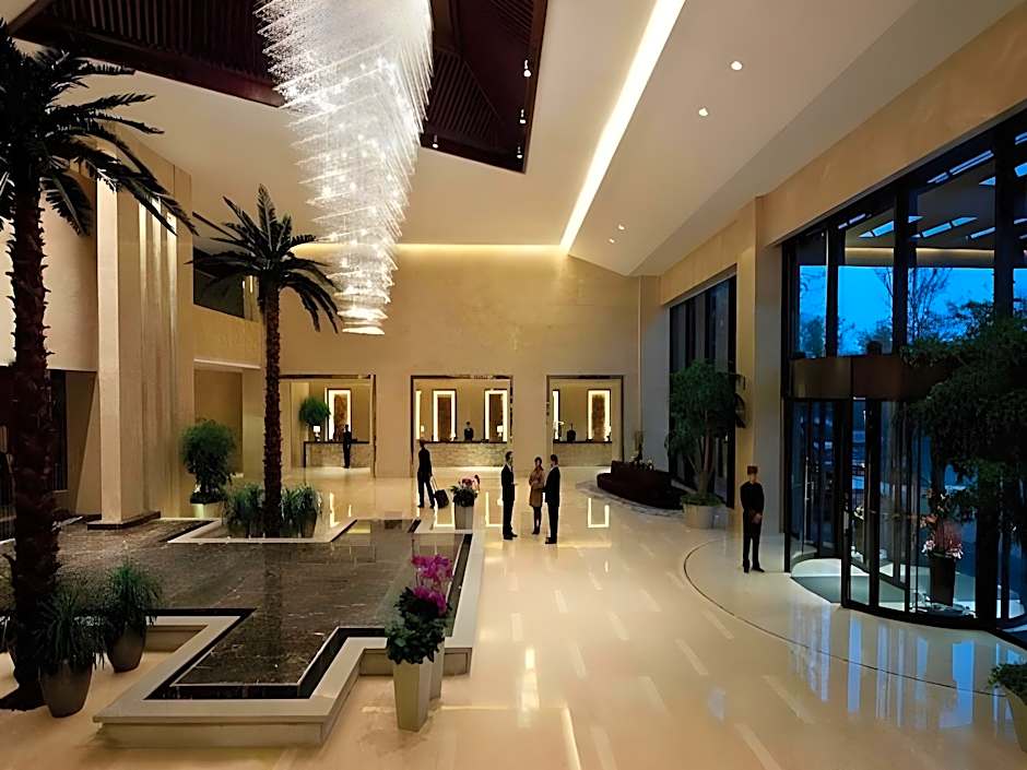 Grand Metro Park Universal Dinosaur Town Hotel