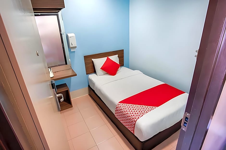 OYO 89480 Dream House Hotel