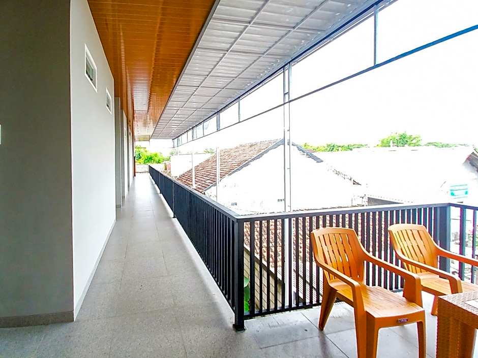 RedDoorz Plus Syariah at Umyas Hotel near Terminal Anjuk Ladang Nganjuk